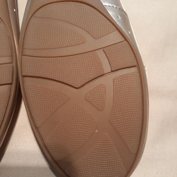 Ladies Naturalizer gold loafers - Picture 5 of 5